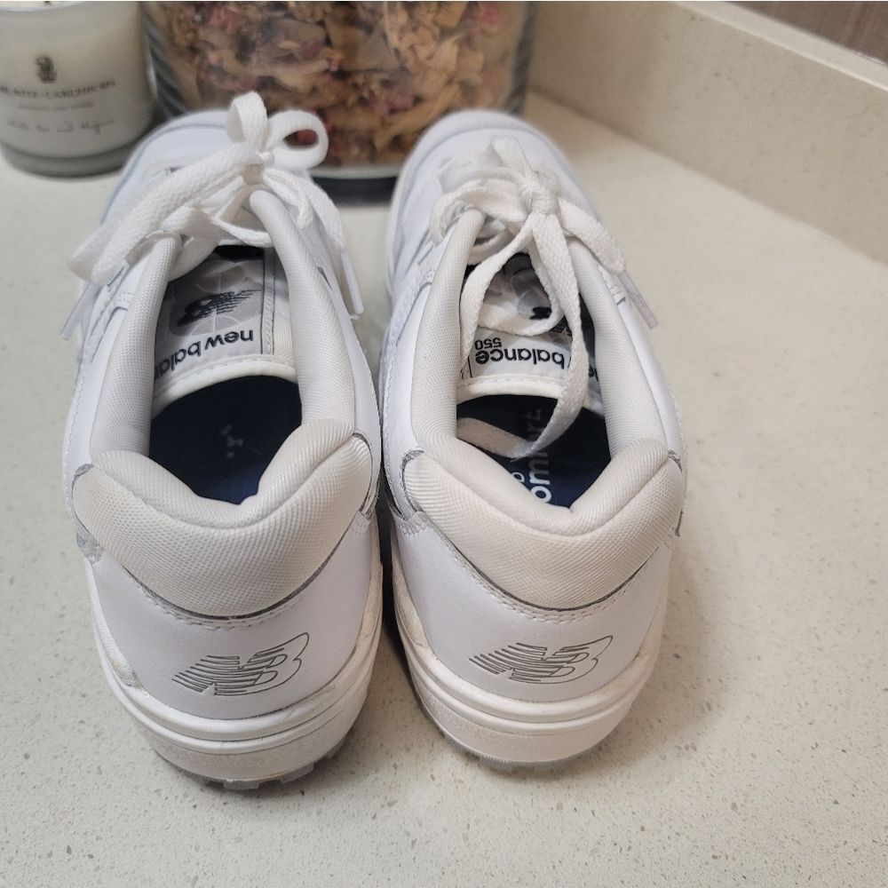 New Balance 550 Men's Size 9.5 Triple White Leather Sneakers Lace up BB550PB1 - Picture 4 of 10